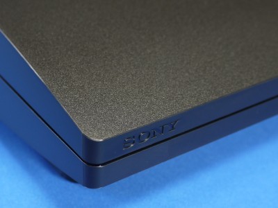 chech3000b front - Playstation 3: Bilder der neuen CHECH-3000B Konsole
